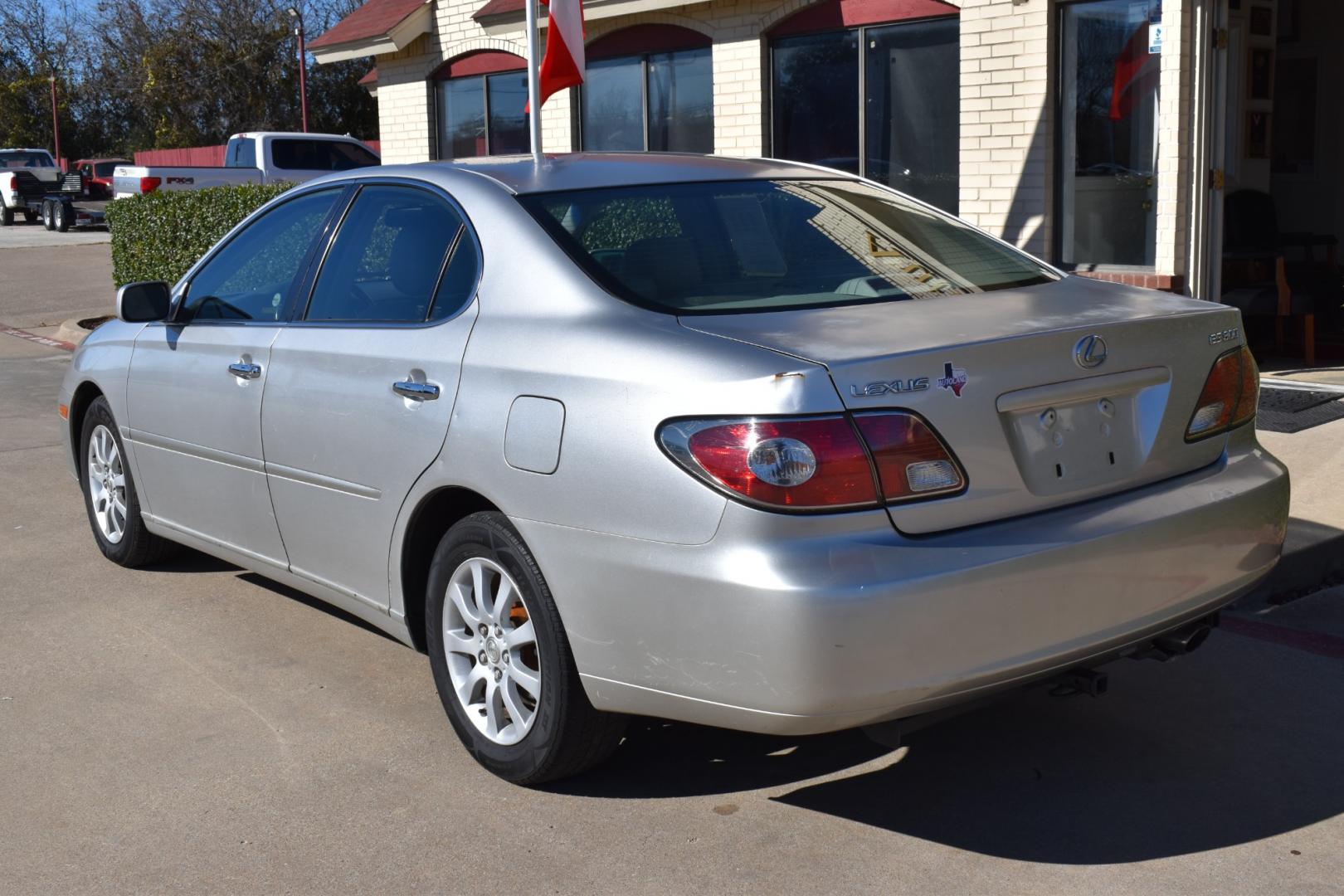 2002 Silver /Gray Lexus ES 300 (JTHBF30G625) with an 3.0 L engine, 6 Speed AUTOMATIC transmission, located at 5925 E. BELKNAP ST., HALTOM CITY, TX, 76117, (817) 834-4222, 32.803799, -97.259003 - Buying a 2002 Lexus ES 300 Sedan could be a solid choice for several reasons: Reliability: Lexus vehicles are renowned for their reliability and longevity. The ES 300 is no exception, often praised for its durability and low maintenance costs. It's engineered with quality materials and components, - Photo#2